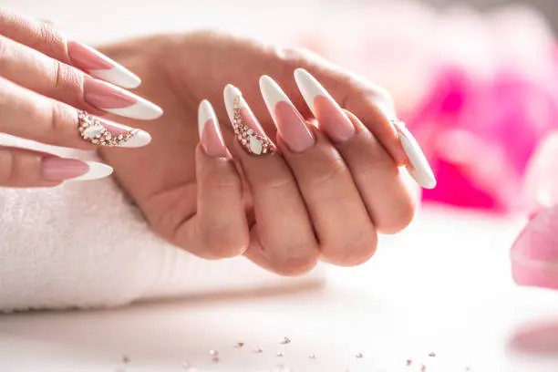 Art gel nails made for the bride for her wedding moments.